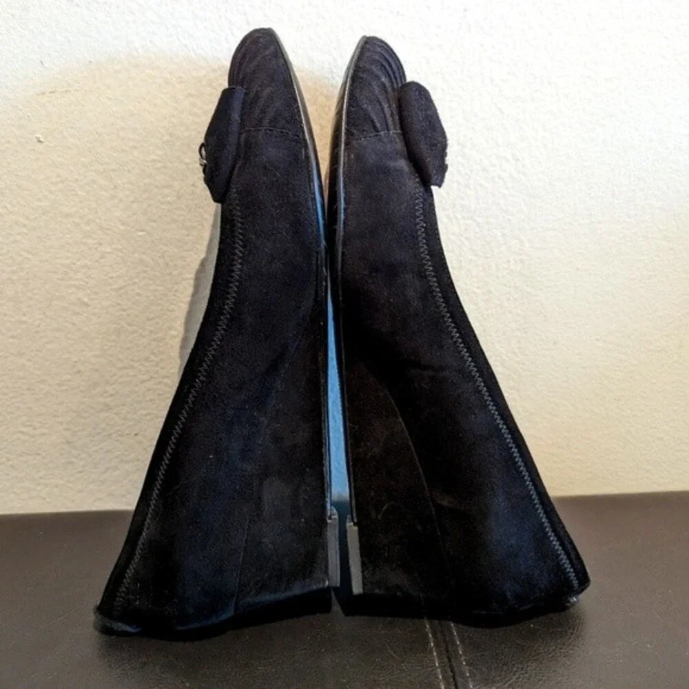 Stuart Weitzman Black Genuine Suede Wedged Heels with Chain Bow - Picture 9 of 11